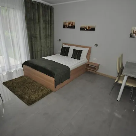 Pod Zaglami *