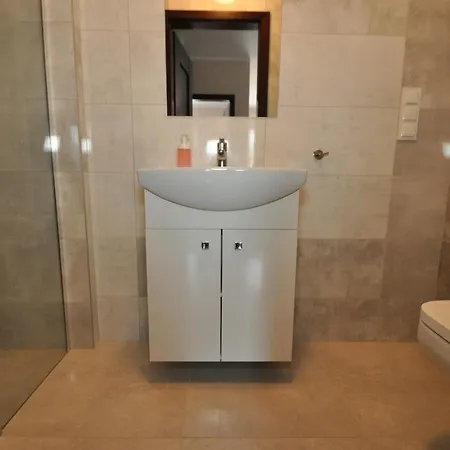 Pod Zaglami *